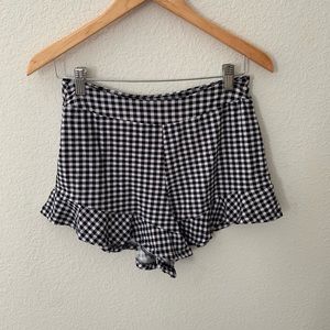 Gingham ruffle short